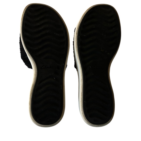 Clarks Women's Black Slide Sandals Size 8M - Picture 3 of 4